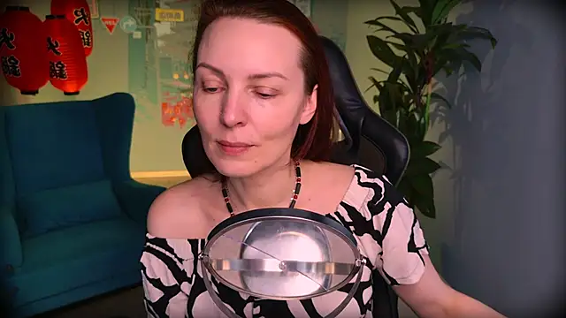 Snapshot of VandaRossi chatting on October 13, 2025, 11:12 am VandaRossi online show from October 13, 2025, 11:12 am