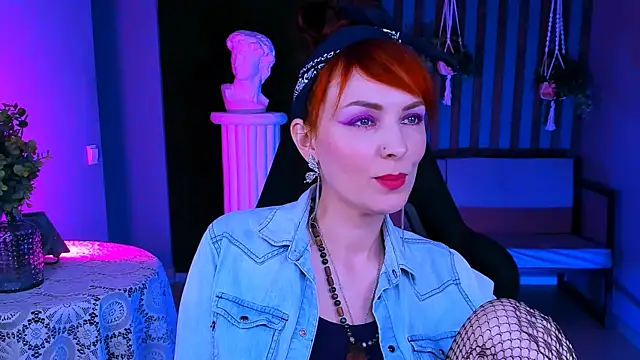 Snapshot of VandaRossi chatting on March 7, 2025, 11:18 am VandaRossi online show from March 7, 2025, 11:18 am