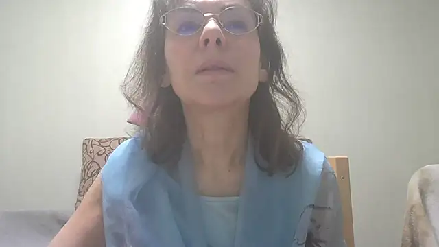 Snapshot of HollyJewel chatting on March 5, 2025, 5:50 pm HollyJewel online show from March 5, 2025, 5:50 pm