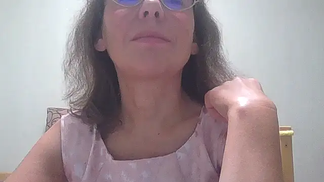 Snapshot of HollyJewel chatting on October 5, 2025, 6:31 pm HollyJewel online show from October 5, 2025, 6:31 pm
