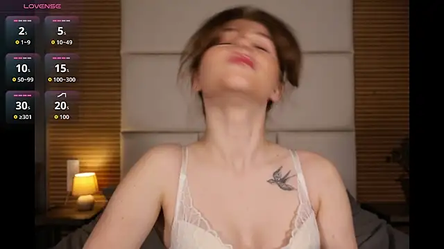 AliceBellamy online show from April 28, 2026, 2:49 am