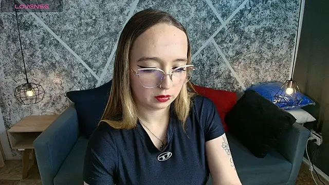 Snapshot of Liaroberts1 chatting on June 4, 2026, 2:00 pm Liaroberts1 online show from June 4, 2026, 2:00 pm