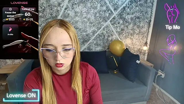 Snapshot of Liaroberts1 chatting on August 6, 2026, 1:50 pm Liaroberts1 online show from August 6, 2026, 1:50 pm