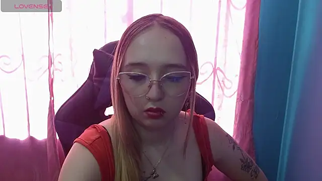 Snapshot of Liaroberts1 chatting on June 2, 2026, 1:55 pm Liaroberts1 online show from June 2, 2026, 1:55 pm