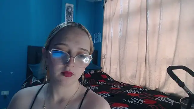 Liaroberts1 online show from October 7, 2025, 12:06 pm