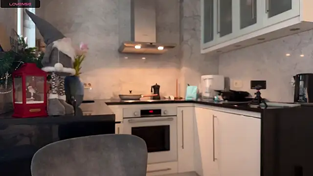 GoodGirll2133 online show from February 7, 2026, 1:30 pm