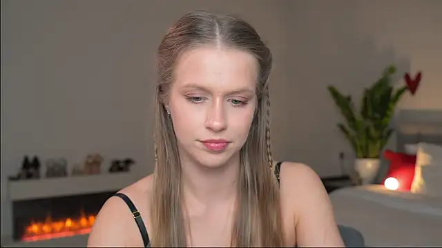 Snapshot of ella_twinkl chatting on April 17, 2026, 6:55 pm ella twinkl online show from April 17, 2026, 6:55 pm