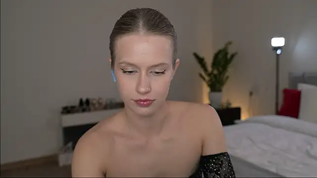 Snapshot of ella_twinkl chatting on May 2, 2026, 6:46 pm ella twinkl online show from May 2, 2026, 6:46 pm