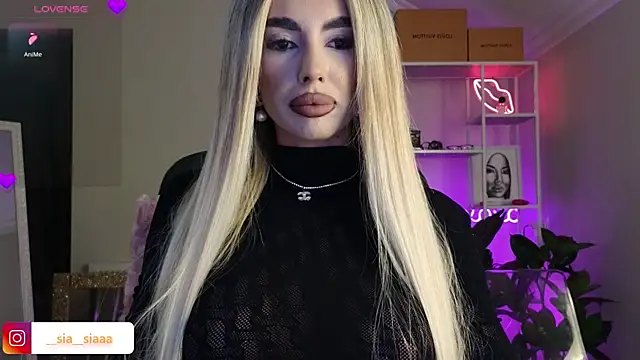ArianaArianna online show from April 30, 2026, 9:30 pm