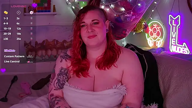 Snapshot of opalreigning chatting on December 4, 2025, 8:57 am opalreigning online show from December 4, 2025, 8:57 am