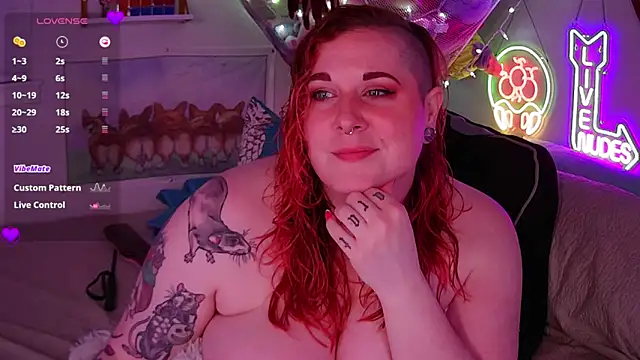 Snapshot of opalreigning chatting on October 15, 2025, 9:17 am opalreigning online show from October 15, 2025, 9:17 am