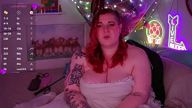 Snapshot of opalreigning chatting on October 23, 2025, 8:24 am opalreigning online show from October 23, 2025, 8:24 am