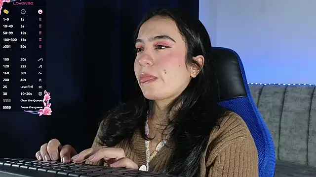 Snapshot of ZaraDames_ chatting on April 7, 2026, 3:08 am ZaraDames online show from April 7, 2026, 3:08 am