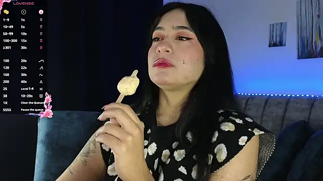 ZaraDames  online show from November 6, 2025, 3:43 am