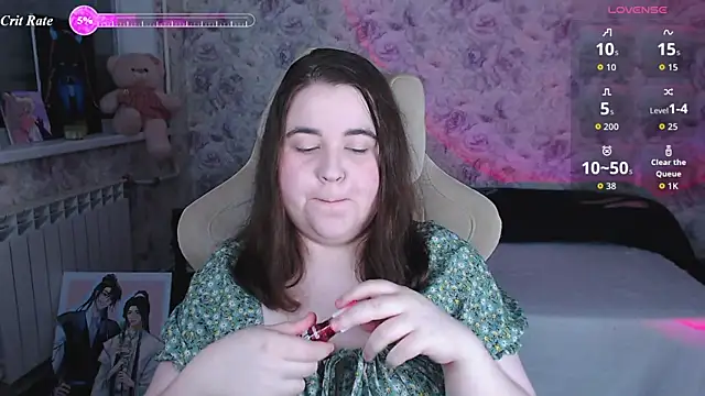 Snapshot of Estelle_Hicks chatting on August 3, 2026, 7:20 pm Estelle Hicks online show from August 3, 2026, 7:20 pm
