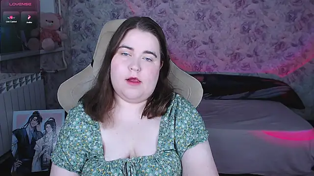 Snapshot of Estelle_Hicks chatting on June 24, 2026, 7:22 pm Estelle Hicks online show from June 24, 2026, 7:22 pm