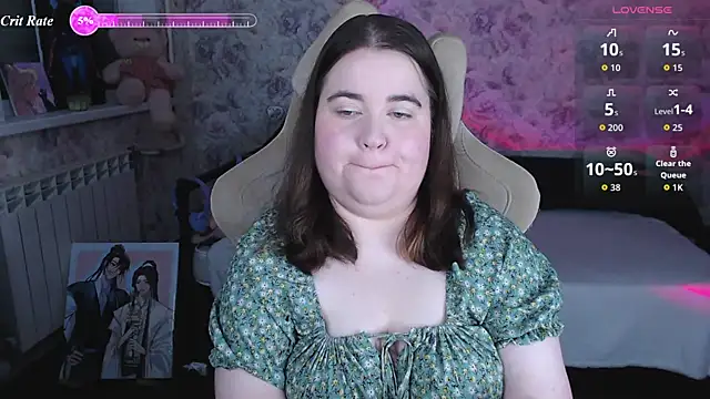 Snapshot of Estelle_Hicks chatting on August 4, 2026, 7:18 pm Estelle Hicks online show from August 4, 2026, 7:18 pm