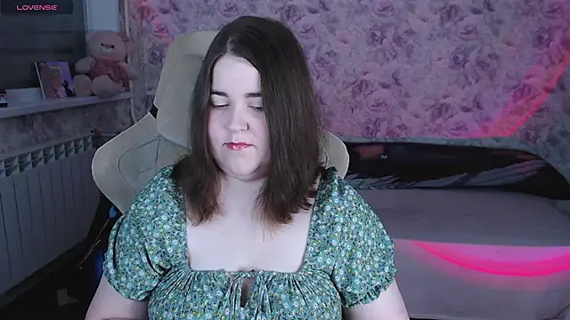 Estelle Hicks online show from May 14, 2026, 7:00 pm