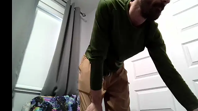 Snapshot of slendt94 chatting on November 5, 2025, 1:58 pm slendt94 online show from November 5, 2025, 1:58 pm