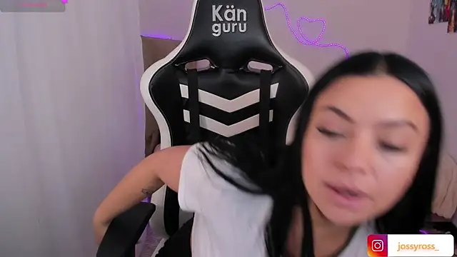 Victoryyy  online show from October 20, 2025, 3:34 pm