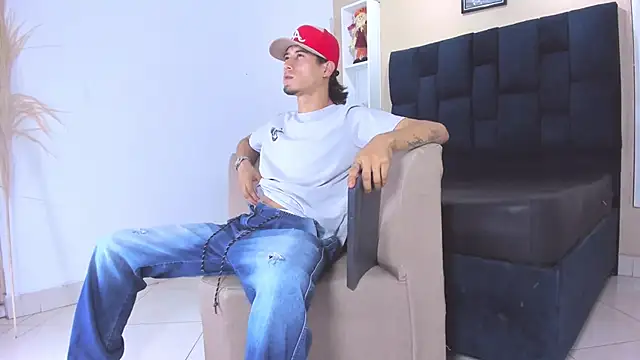 Snapshot of Jhonn_Rhyss chatting on November 26, 2025, 2:33 am Jhonn Rhyss online show from November 26, 2025, 2:33 am