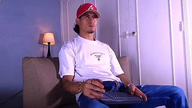 Snapshot of Jhonn_Rhyss chatting on November 9, 2025, 7:18 pm Jhonn Rhyss online show from November 9, 2025, 7:18 pm