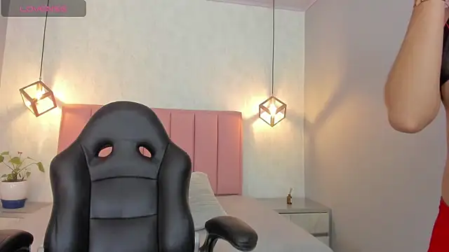 Snapshot of SUNNYCYRUS chatting on October 31, 2025, 12:35 pm SUNNYCYRUS online show from October 31, 2025, 12:35 pm