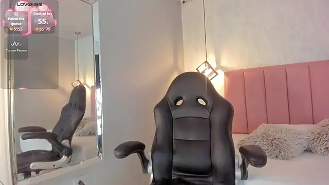 Snapshot of SUNNYCYRUS chatting on October 16, 2025, 1:19 pm SUNNYCYRUS online show from October 16, 2025, 1:19 pm