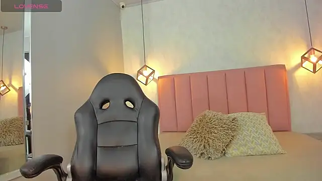 SUNNYCYRUS online show from February 27, 2026, 12:38 pm