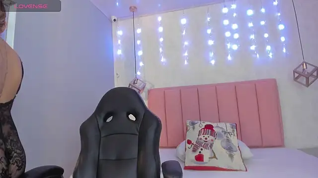 Snapshot of SUNNYCYRUS chatting on December 15, 2025, 12:44 pm SUNNYCYRUS online show from December 15, 2025, 12:44 pm