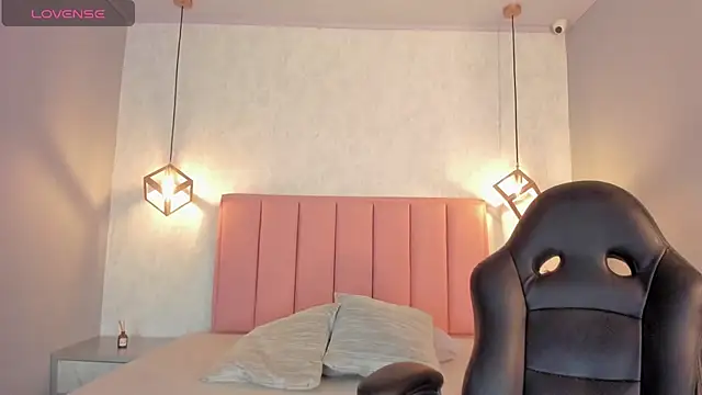 Snapshot of SUNNYCYRUS chatting on October 28, 2025, 12:37 pm SUNNYCYRUS online show from October 28, 2025, 12:37 pm