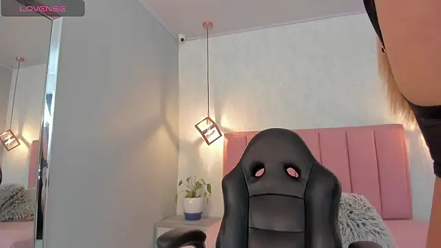 Snapshot of SUNNYCYRUS chatting on October 10, 2025, 12:39 pm SUNNYCYRUS online show from October 10, 2025, 12:39 pm