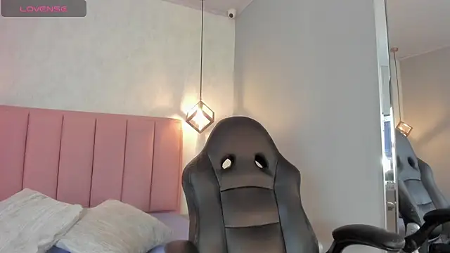 Snapshot of SUNNYCYRUS chatting on October 21, 2025, 12:48 pm SUNNYCYRUS online show from October 21, 2025, 12:48 pm