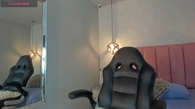 Snapshot of SUNNYCYRUS chatting on November 19, 2025, 12:38 pm SUNNYCYRUS online show from November 19, 2025, 12:38 pm