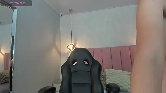 Snapshot of SUNNYCYRUS chatting on November 10, 2025, 12:32 pm SUNNYCYRUS online show from November 10, 2025, 12:32 pm