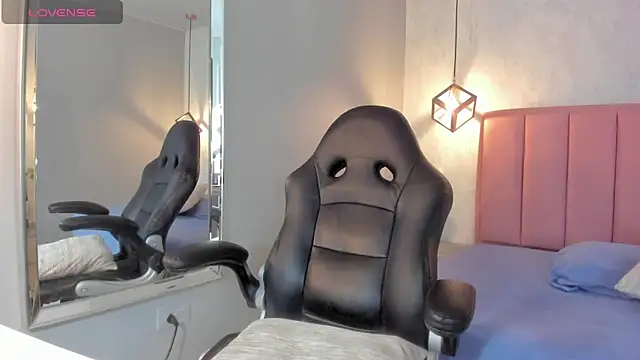 Snapshot of SUNNYCYRUS chatting on October 20, 2025, 12:27 pm SUNNYCYRUS online show from October 20, 2025, 12:27 pm