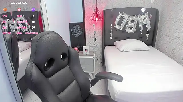 Snapshot of SUZETMONACO chatting on November 22, 2025, 7:35 pm SUZETMONACO online show from November 22, 2025, 7:35 pm