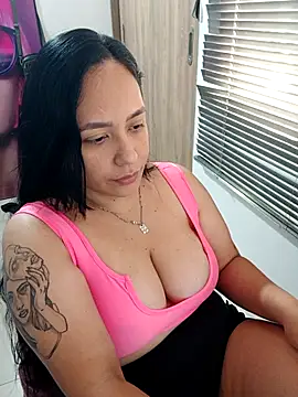 Snapshot of marta201_alfaro chatting on November 5, 2025, 5:38 pm marta201 alfaro online show from November 5, 2025, 5:38 pm