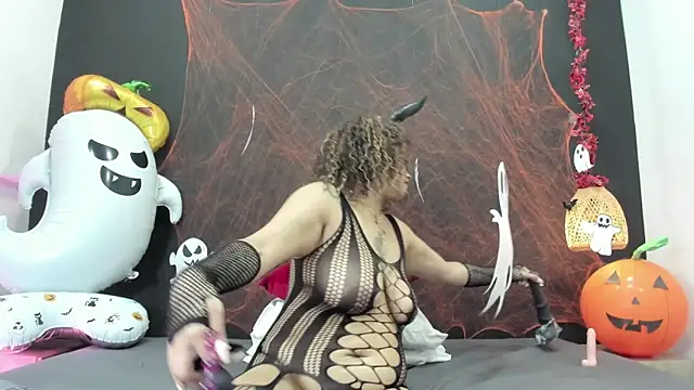 Snapshot of Luna_smit08 chatting on October 31, 2025, 3:52 pm Luna smit08 online show from October 31, 2025, 3:52 pm