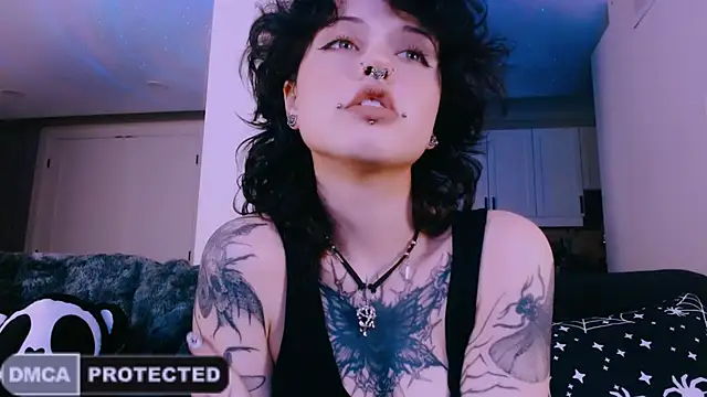 NaughtyLittleFox online show from May 7, 2026, 3:22 am