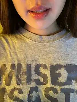 minmin2kk5 online show from April 22, 2026, 1:23 am