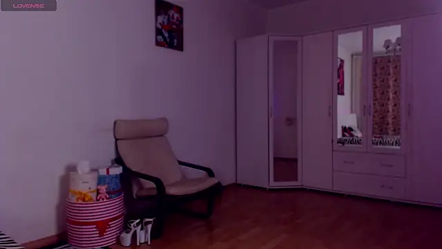 Snapshot of Sonja_Stripper_Ray chatting on November 13, 2025, 9:35 am Sonja Stripper Ray online show from November 13, 2025, 9:35 am