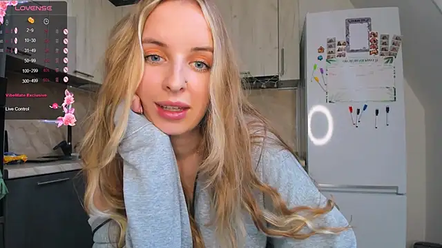 Snapshot of violet_blue_eyes chatting on February 5, 2025, 1:22 pm violet blue eyes online show from February 5, 2025, 1:22 pm