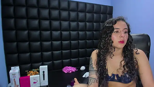 Snapshot of celeste_blue69 chatting on November 4, 2025, 2:26 am celeste blue69 online show from November 4, 2025, 2:26 am