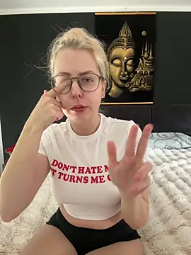 Snapshot of Livewithlucy chatting on March 10, 2026, 8:51 am Livewithlucy online show from March 10, 2026, 8:51 am