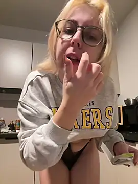 Snapshot of Livewithlucy chatting on February 9, 2026, 7:06 am Livewithlucy online show from February 9, 2026, 7:06 am