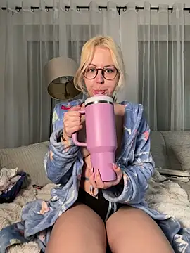 Snapshot of Livewithlucy chatting on February 13, 2026, 8:36 am Livewithlucy online show from February 13, 2026, 8:36 am