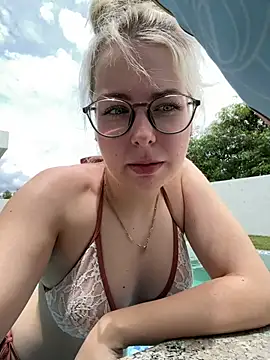 Snapshot of Livewithlucy chatting on August 5, 2026, 4:50 am Livewithlucy online show from August 5, 2026, 4:50 am