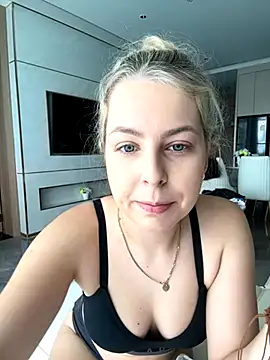 Snapshot of Livewithlucy chatting on October 12, 2025, 3:41 am Livewithlucy online show from October 12, 2025, 3:41 am