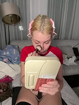 Snapshot of Livewithlucy chatting on February 16, 2026, 7:18 am Livewithlucy online show from February 16, 2026, 7:18 am